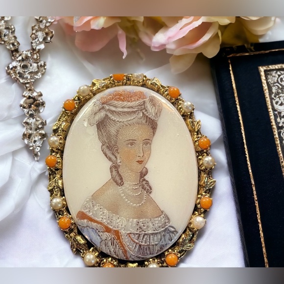 Vintage Ceramic Cameo (transfer) Bead gold ornate pendant brooch - Picture 2 of 6